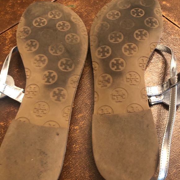 Tory Burch metallic sandals - Picture 5 of 5
